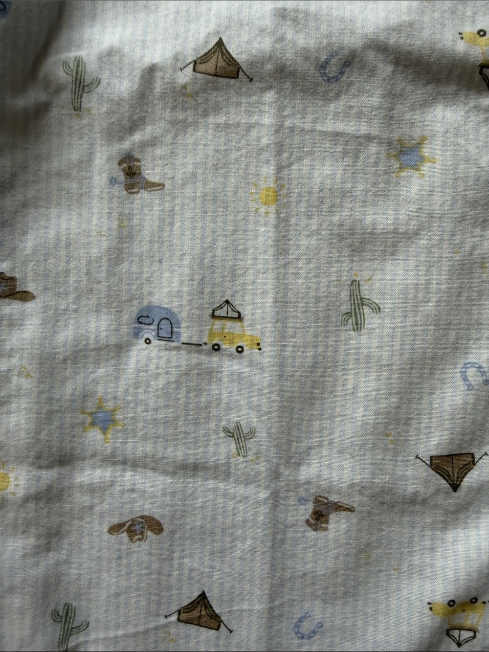 GAP White Short Sleeve Button-Down Shirt with Subtle Multi-Color Prints - Picture 3 of 3